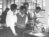 Experiments class in chemistry laboratory (1964)
